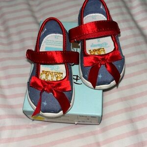 Like new Tiny TOMS Disney Snow White